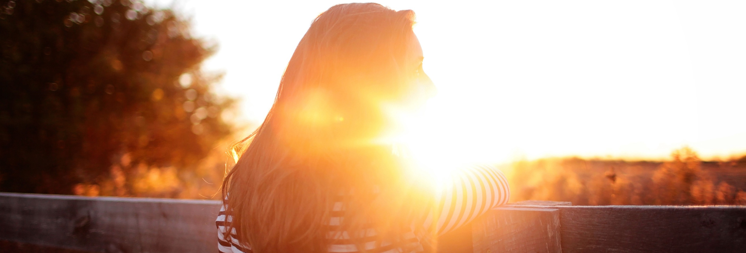 Frau im Sonnenlicht